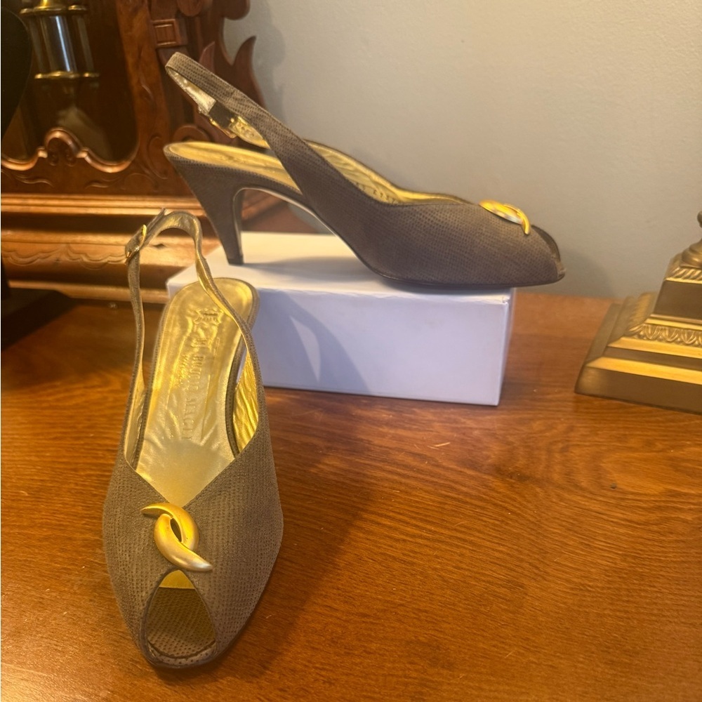 Bruno Magli Lily Taupe Slingback Peep-Toe Heels with Gold Accent Size 8 AA $245 - Picture 2 of 16